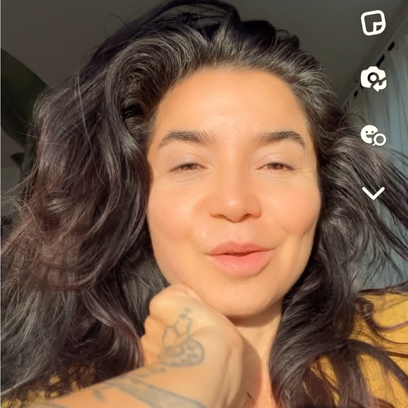 Meet your Posher, Daniela - Picture 1 of 1